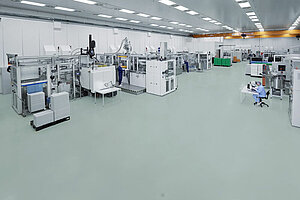 在位于德国普夫雷姆德的无菌室（符合ISO 14644-1 ISO-8级标准）内进行吸入器的注塑和组装