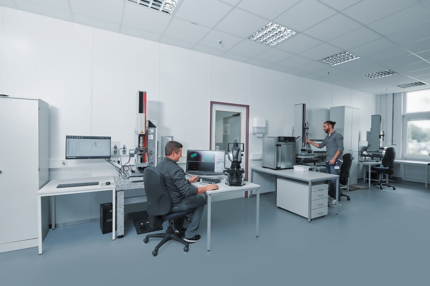 Product-specific functional testing Injection molding Funktionsprüflabor zur Messung physikalischer Produkteigenschaften und produktspezifischer Funktionstests