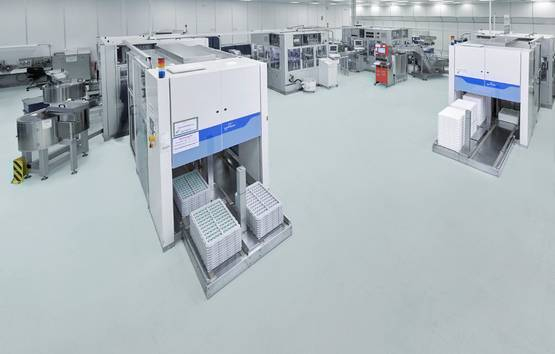 Fully automatic assembly of medical products in the clean room